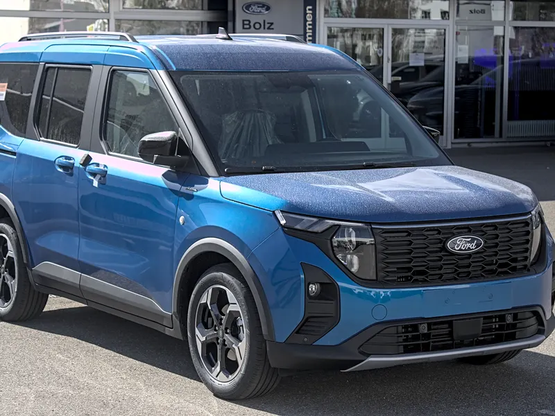 Ford Courier, ön yan görünüm