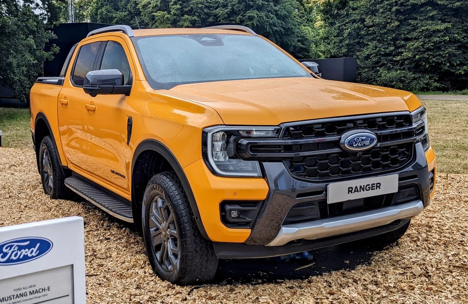 Ford Ranger, ön yan görünüm