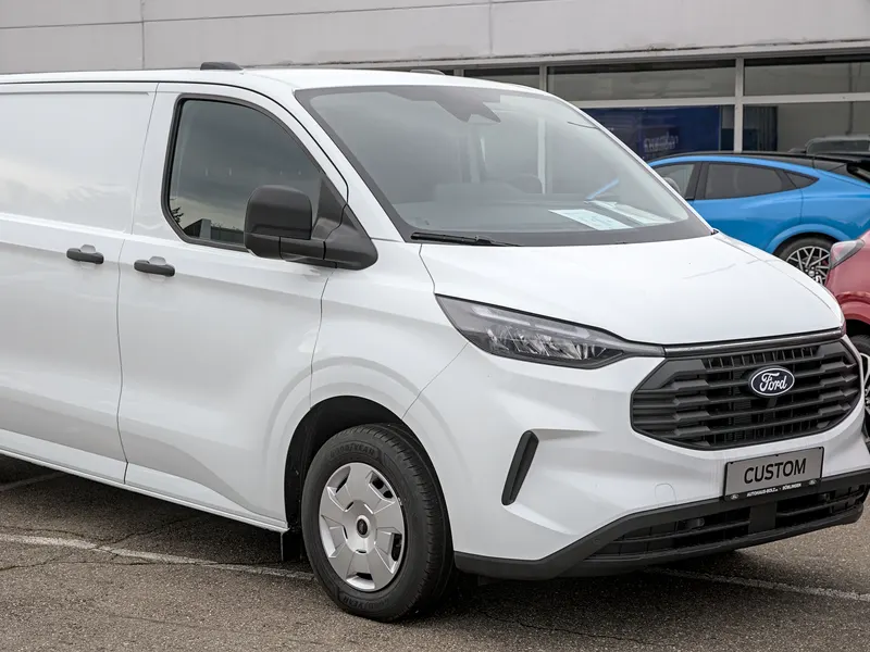 Ford Transit Custom, ön yan görünüm