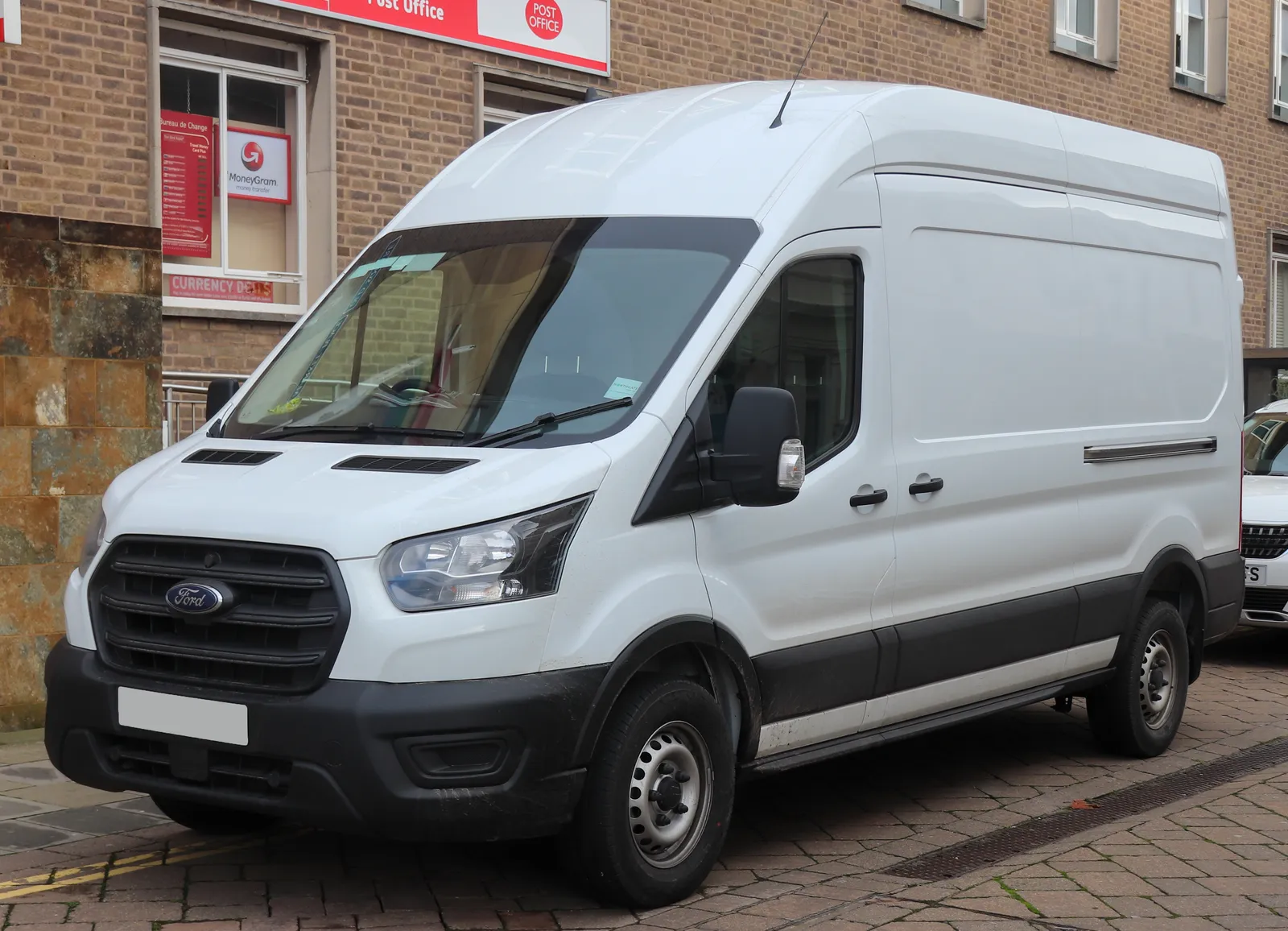 Ford Transit, ön yan görünüm